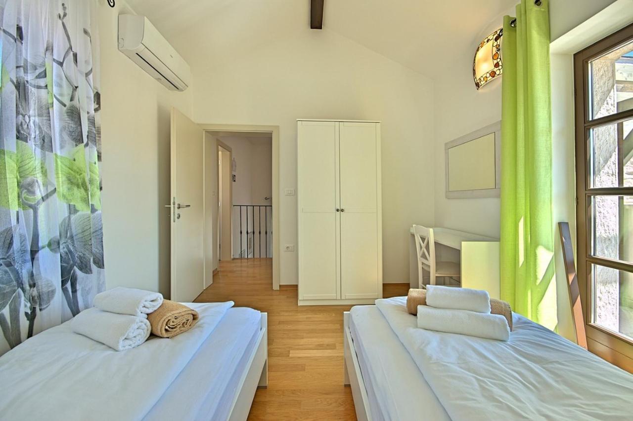 Luxury Stone Villa Zanelli Ližnjan エクステリア 写真