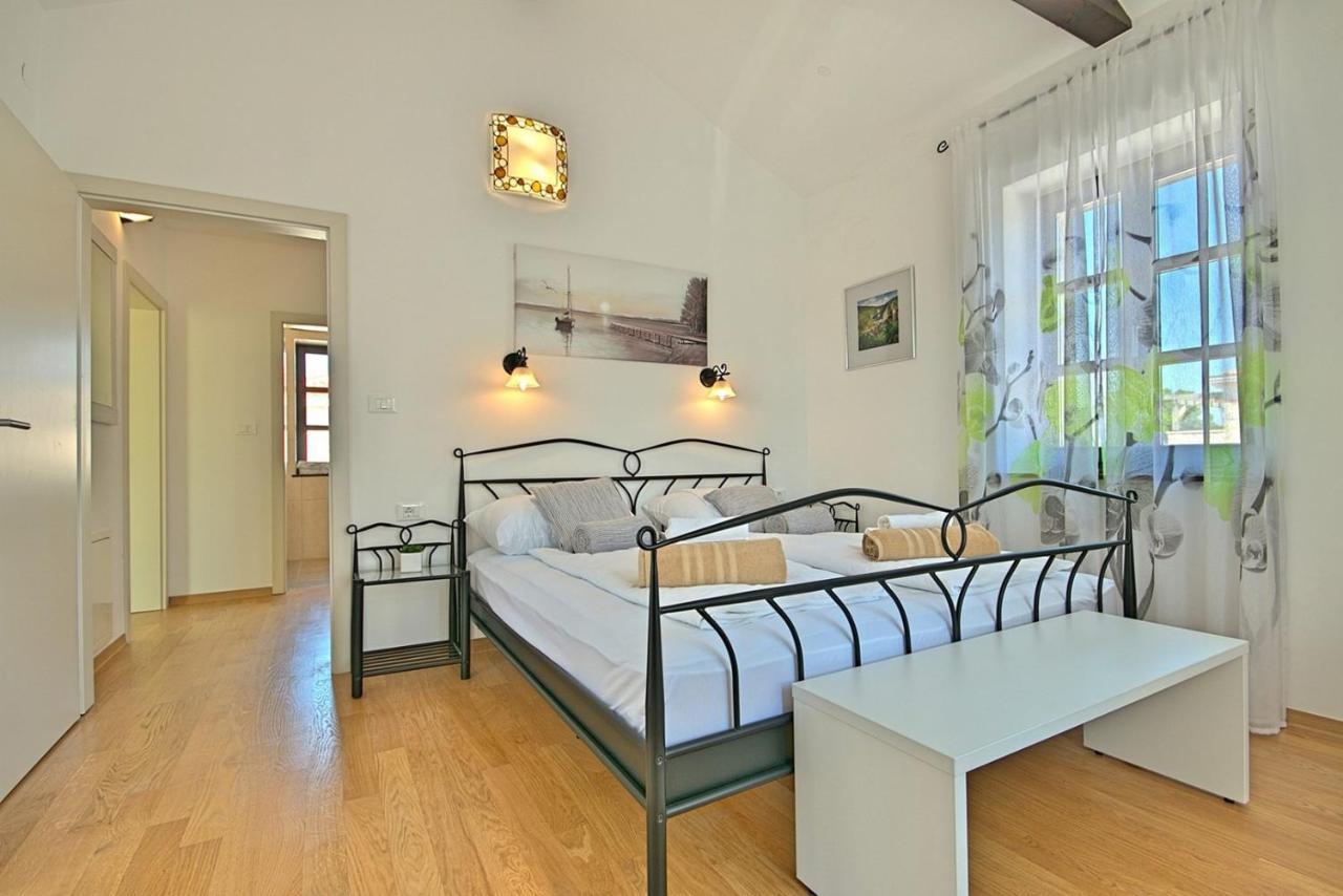 Luxury Stone Villa Zanelli Ližnjan エクステリア 写真