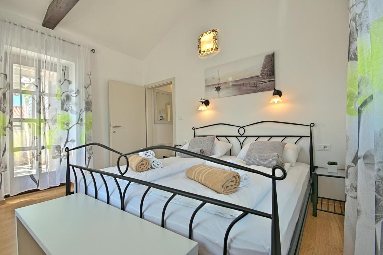 Luxury Stone Villa Zanelli Ližnjan エクステリア 写真